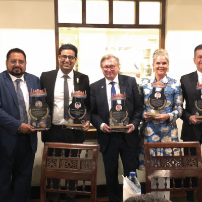 Bavarian Business Delegation to Pakistan, April 2019. Dinner with Minister Mian Aslam Iqbal, Minister for Industries, Commerce & Investment: Hafiz Mohammad Shabbir, Managing Director of Al-Hafiz Co., presents guests awards for their unique engagement in Pakistan