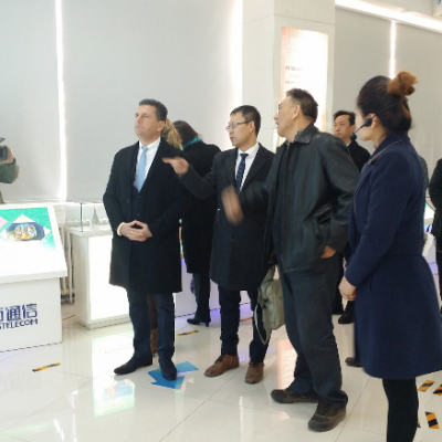 Business Journey to China, March 2015: Consul Dr. Poetis being welcomed by Yonglu Zhang, Director and CEO, Sifang Telecom in Gaocheng Industry Park